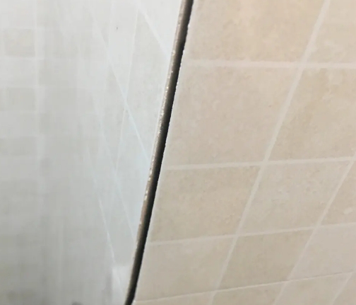 轮台瓷砖空鼓维修公司分享阳台瓷砖脱落的修复过程可以分为以下几个步骤