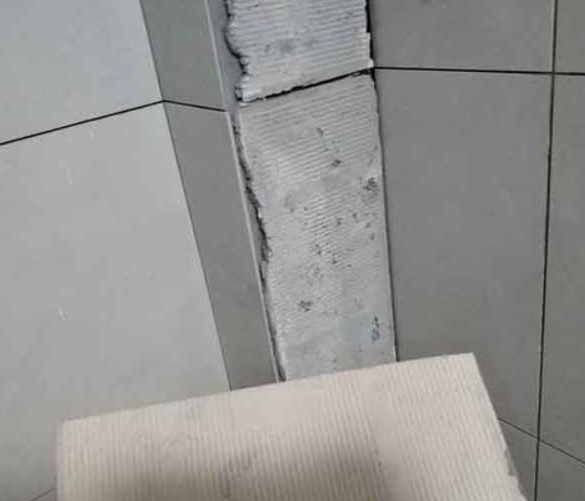 轮台瓷砖空鼓维修公司分享下厨房瓷砖脱落的补救措施。